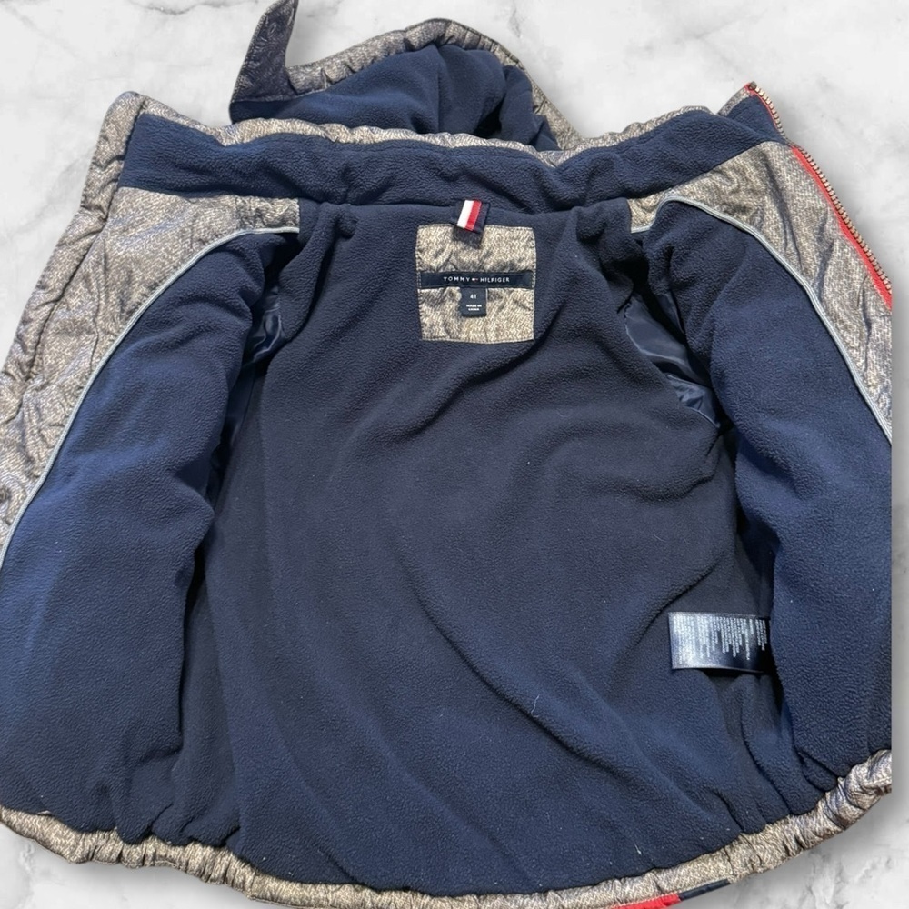 Toddler Tommy Hilfiger puffer coat size 4T - Picture 4 of 6